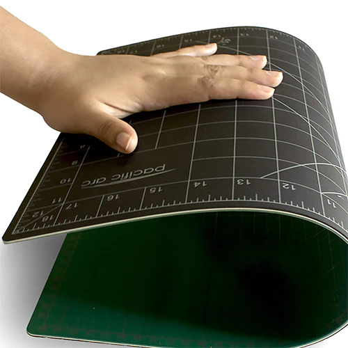 Pacific Arc Self Healing Cutting Mats, in Green/Black or Translucent, Various Sizes - Image 3